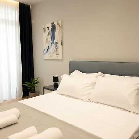 Aura Luxury 01 * Tirana
